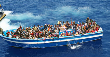 8 صفحات - الأحزاب غير متفقة على الهجرة