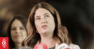 شاهد: وكيلة وزارة المالية نيكولا ويليس تعلن عن تخفيف قواعد الفيزا لـ "الرحال الرقميين"