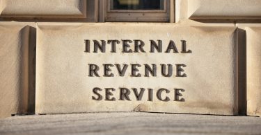 IRS ستشارك معلومات ضريبية مع سلطات الهجرة: NPR