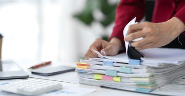 تقليص تراكم طلبات IRCC: تقليص الهجرة