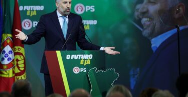 العنوان: الاشتراكيون يتعاونون مع PSD في سياسات جديدة