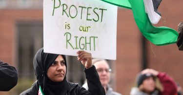 الفيدراليون سيفحصون النشاطات المعادية للسامية على وسائل التواصل الاجتماعي للمهاجرين