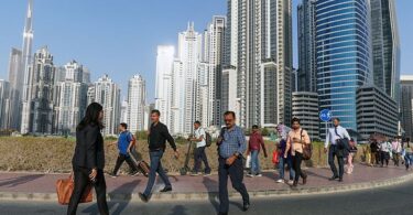 كيفية التحقق من عرض العمل في الإمارات وتجنب الاحتيالات المتعلقة بالتوظيف أو التأشيرات