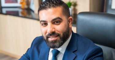 محامي يمثل متظاهراً طالباً احتجزه عملاء الهجرة الفيدراليون