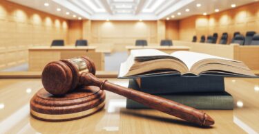 وزارة العدل تُوجه اتهامات لـ 15 شخصًا بجرائم تتعلق بالهجرة في برمنغهام