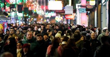 إسبانيا تتجاوز 49.1 مليون نسمة، رقم قياسي تاريخي، بسبب زيادة المواليد الأجانب.