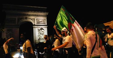 إليك العدد الرسمي للجزائريين المقيمين في فرنسا
