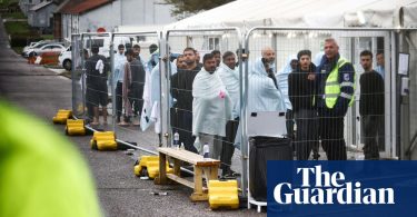 الأشخاص المحتجزون في مركز اللجوء البريطاني يقاضون الحكومة بتهمة انتهاك حقوق الإنسان | مركز مانستون للاجئين
