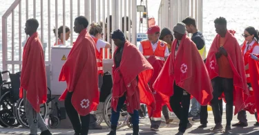 الحكومة تقترح الموافقة على تسوية أوضاع حوالي 700,000 مهاجر غير نظامي في إسبانيا