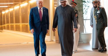 ترامب يزور الإمارات بعد قطر في جولة بالشرق الأوسط: تحديثات حية