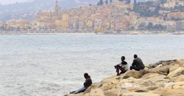 تفكيك شبكة مهربين: 13 اعتقالاً في فرنسا وإيطاليا