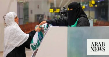 حجاج باكستانيون يشيدون بعملية الهجرة "السلسة للغاية" لمبادرة طريق مكة