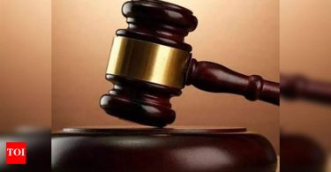 رفض طلب شخص متحول جنسياً لدخول الإمارات بعد ترفضه: الأخبار من مومباي