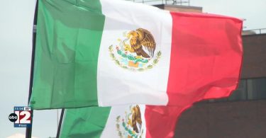 مئات يحتفلون بعيد Cinco de Mayo في ساغيناو وسط مخاوف الهجرة على مستوى البلاد