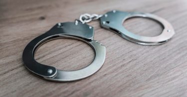 مطلوب من قبل السلطات الهجرية: مشتبه به بتلاعب بأجهزة الصراف الآلي في مقاطعة ماكومب