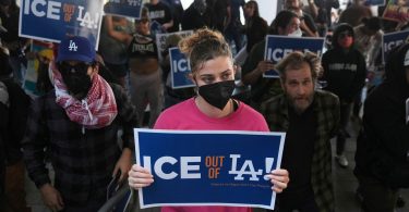 ICE تعمل في لوس أنجلوس لليوم الثاني وسط احتجاجات ضد مداهمات الهجرة | أخبار الشرطة