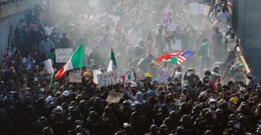 احتجاجات الهجرة تهدد بالتصاعد في لوس أنجلوس