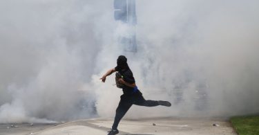 السلطات الأمريكية للهجرة توسّع نشاطها في منطقة لوس أنجلوس وسط احتجاجات في الشوارع - الوطنية