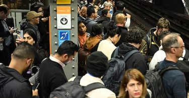 الهجرة تتزايد بشكل كبير تحت قيادة أنطوني ألبانيزي رغم الوعد الرئيسي - حيث overwhelm تدفق المهاجرين مدينتين رئيسيتين