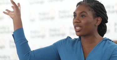 بريطانيا يجب أن تتبع مثال الدنمارك في إجلاء المهاجرين الذين يرفضون الاندماج، كما تقول كيمي بادنوك