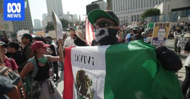 تم بناء الولايات المتحدة من قبل المهاجرين. في لوس أنجلوس، حلم العديد من الأمريكيين يتعرض للتحطيم