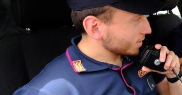 خدعة "يوم النقر": المهاجرون بالخداع. اعتقال بنغالي