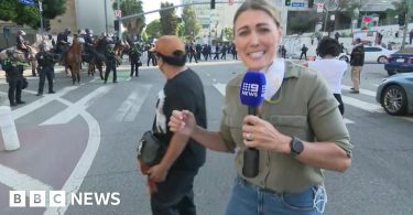 صحفي أسترالي يتعرض لإصابة برصاصة مطاطية