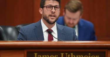 طلب المسؤولون في فلوريدا من المحكمة العليا السماح للولاية بتطبيق قانون الهجرة الجديد الصارم