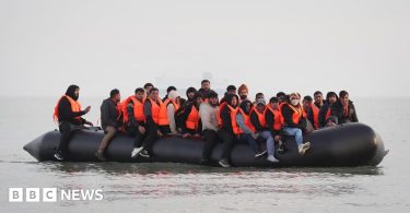 فرنسا تعيد النظر في تكتيكات مكافحة تهريب القوارب الصغيرة، كما قالت يفيت كوبر
