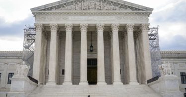 فلوريدا تطلب من المحكمة العليا السماح بتطبيق قانون الهجرة الجديد