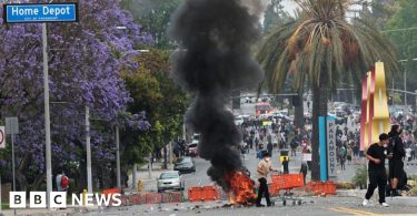 كيف انفجرت المدينة بسبب شائعات عن مداهمة متجر أدوات منزلية