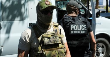 مخاوف جديدة في محاكم الهجرة في كانساس سيتي بعد اعتقالات ICE للأشخاص خلال جلسات الاستماع الروتينية