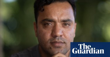 "نحن نكتفي بالجلوس هنا": الرجال المحطمون الذين خلفهم نظام احتجاز المهاجرين الأسترالي في بابوا غينيا الجديدة