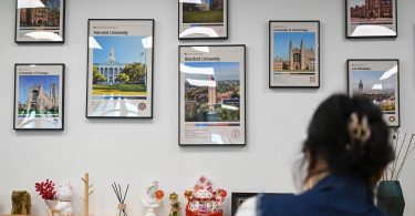 لماذا انخفض معدل تسجيل الطلاب الصينيين في الكليات الأمريكية؟