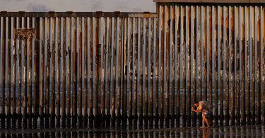 أدت حملة دونالد ترامب ضد الهجرة إلى انخفاض معدل النمو في الولايات المتحدة العام الماضي | الأمة والعالم