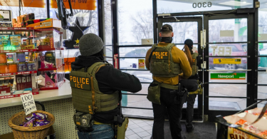 الاستفادة من ICE: وزارة الأمن الداخلي تدفع الملايين للشرطة المحلية من أجل إنفاذ قوانين الهجرة – عالم الشعب