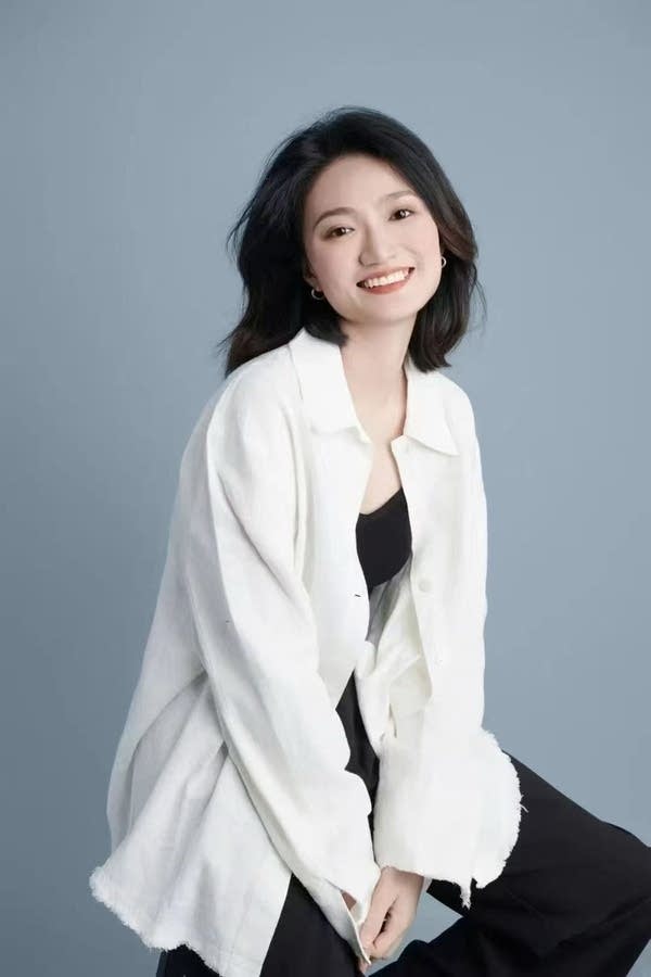 الصورة الشخصية لـ Gu Huini، خريج جامعة كولومبيا ومؤسس شركة الاستشارات التعليمية ZOOMiN Academy